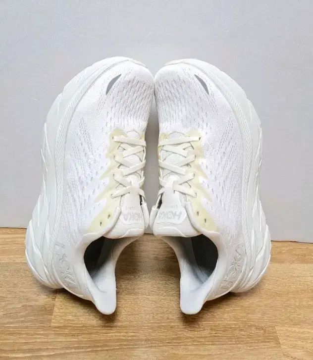 HOKA ONE ONE ボンダイ 8 白 250