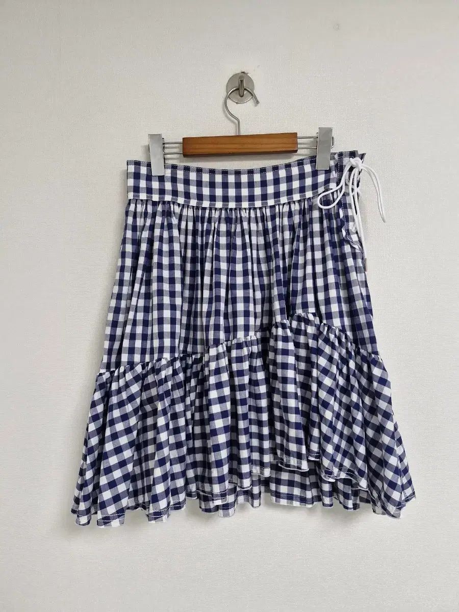 新品) ラッキーシュエトゥ スカート