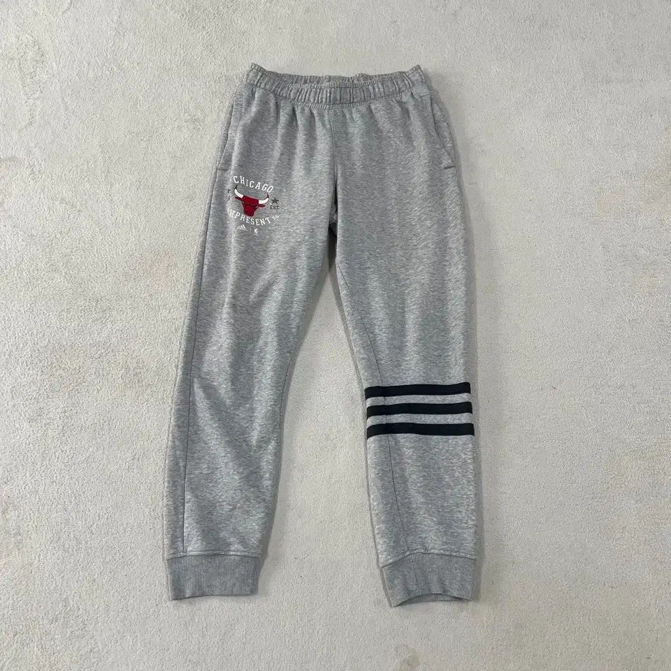 アディダス Chicago Bulls（シカゴ・ブルズ） トレーナー ズボン 100 L