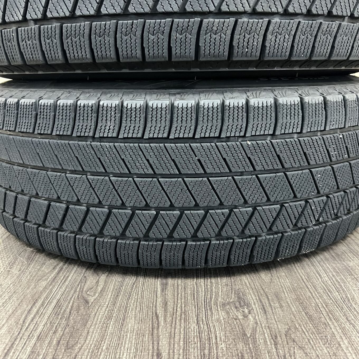 タイヤのみ]スタッドレスタイヤ 215/65R16 BRIDGESTONE BLIZZAK VRX3 4 
