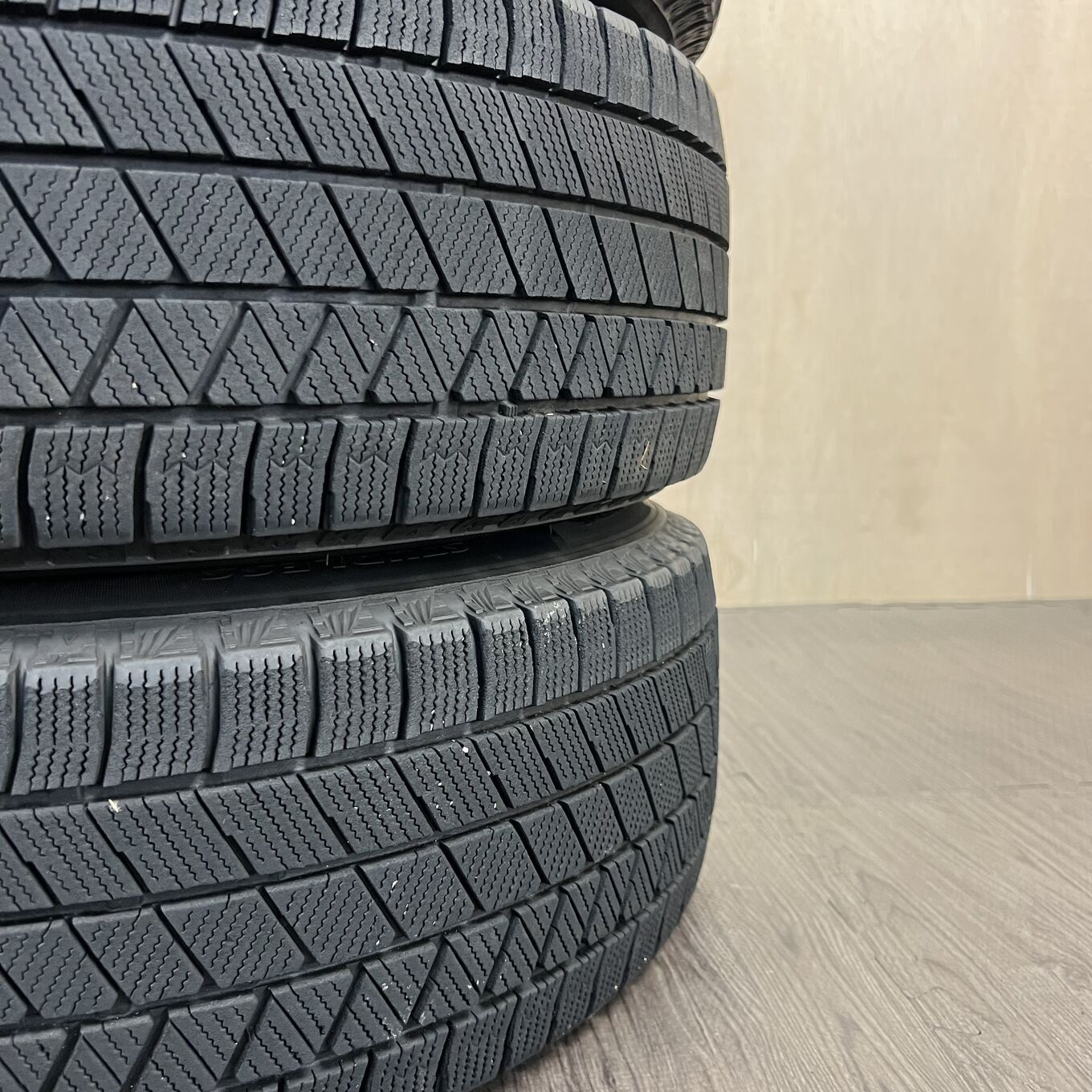 タイヤのみ]スタッドレスタイヤ 215/65R16 BRIDGESTONE BLIZZAK VRX3 4 