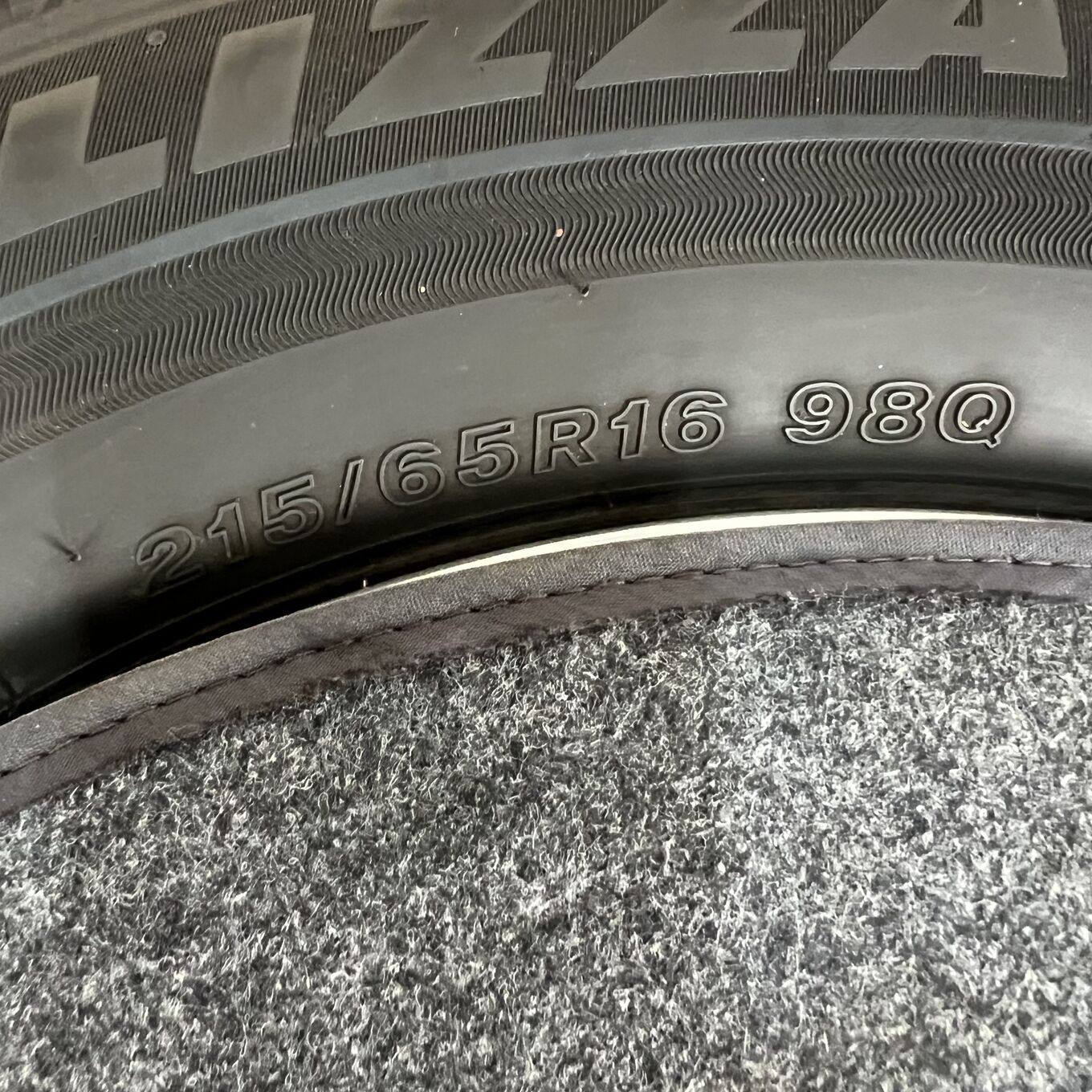 タイヤのみ]スタッドレスタイヤ 215/65R16 BRIDGESTONE BLIZZAK VRX3 4 