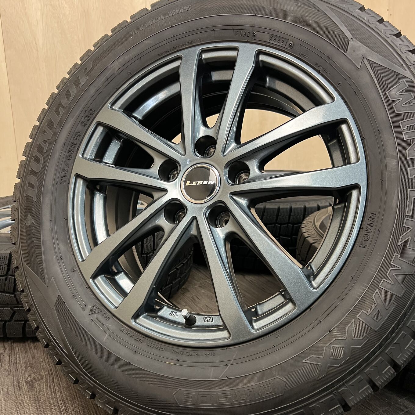 [セット]LEBEN 16インチ + DUNLOP スタッドレスタイヤ 215/65R16 #112S40426