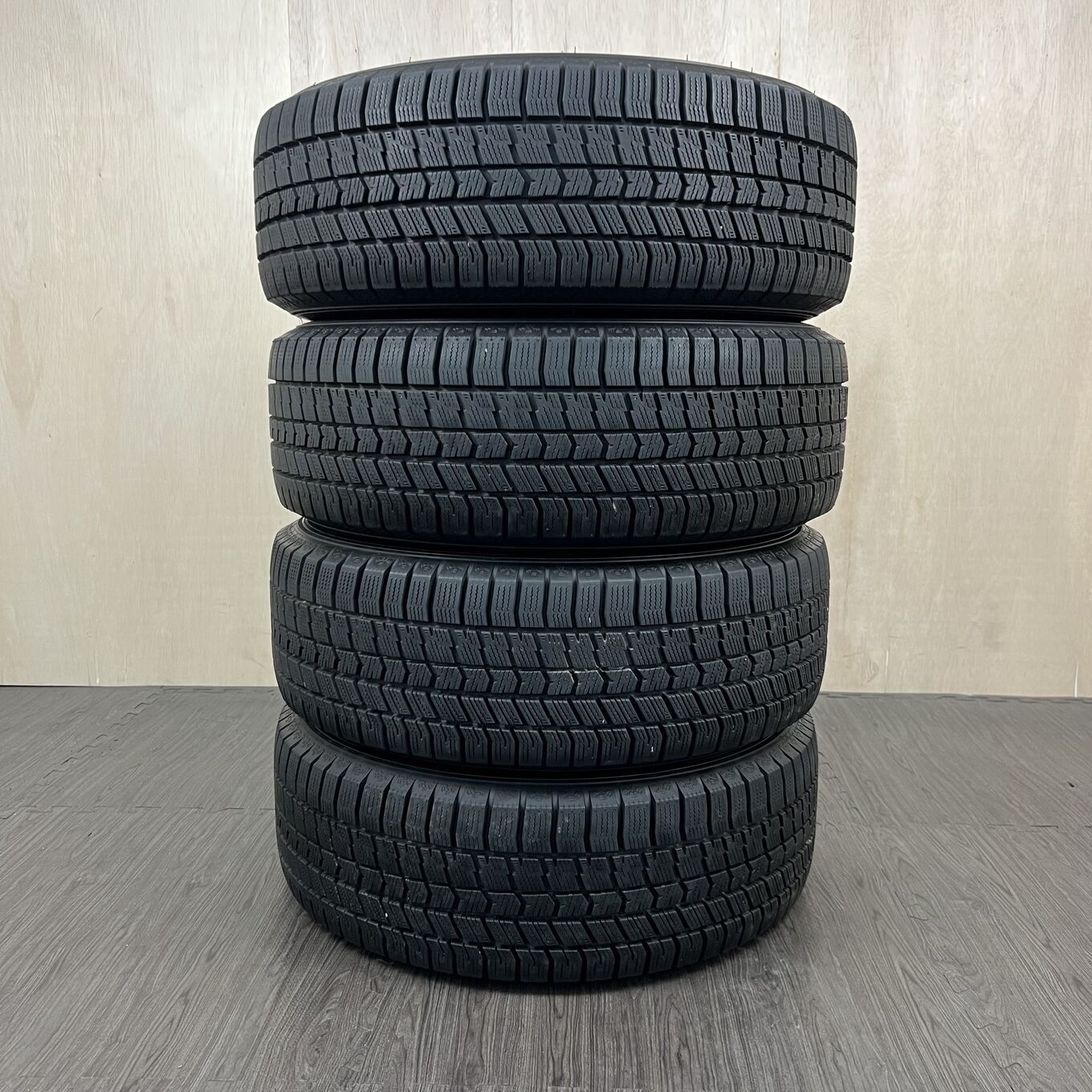 [タイヤのみ]スタッドレスタイヤ 215/60R16 GOODYEAR ICE NAVI 8 4本セット #117T40426