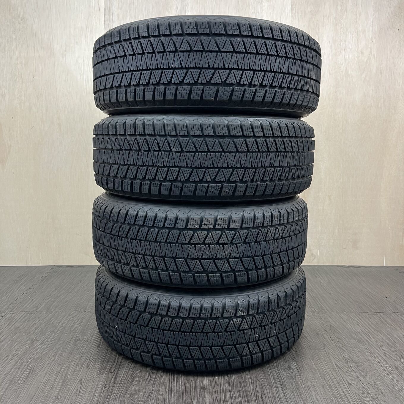 [タイヤのみ]スタッドレスタイヤ 235/60R18 BRIDGESTONE BLIZZAK DM-V3 4本セット #123T40426
