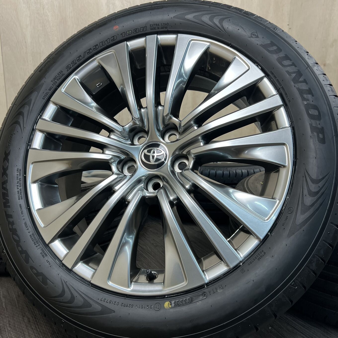[セット]純正TOYOTA 19インチ + DUNLOP サマータイヤ 225/55R19 #124S40426