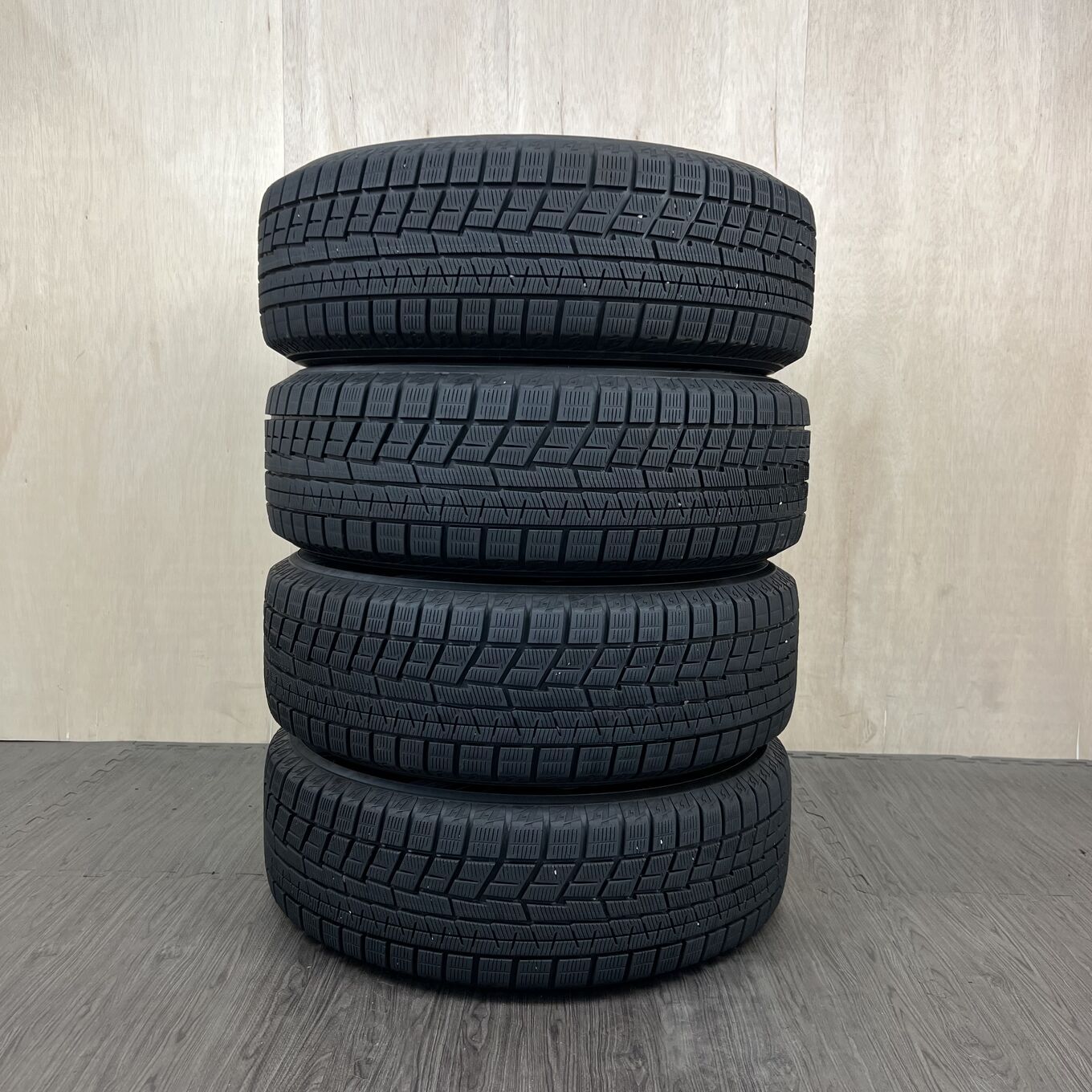 [タイヤのみ]スタッドレスタイヤ 215/65R16 YOKOHAMA ICE GUARD IG60 4本セット #136T40426