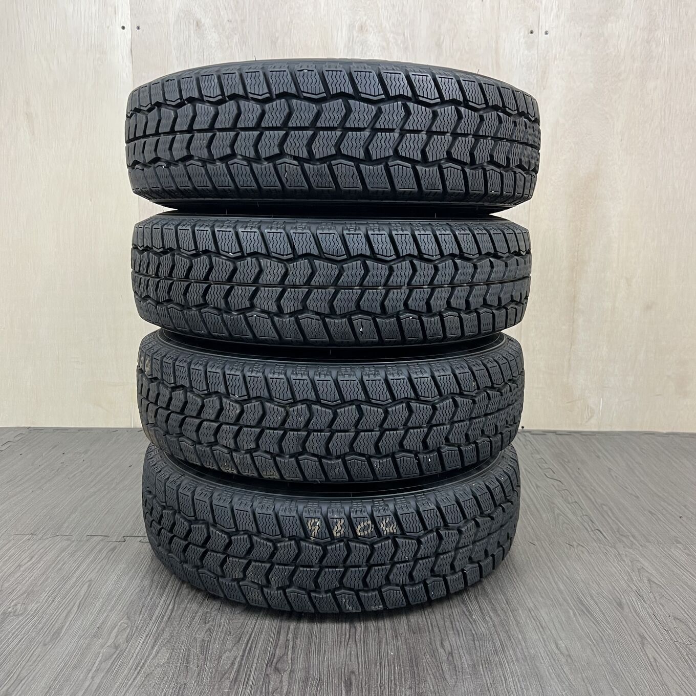 [タイヤのみ]スタッドレスタイヤ 215/60R17 BRIDGESTONE BLIZZAK VRX3 4本セット #161T40426