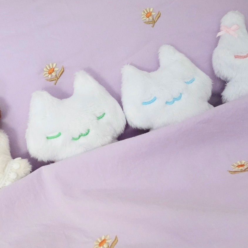 ぬいぐるみ ハンドメイド ふわもち生物 ねこ型擬態種 黒の顔刺繍 自作