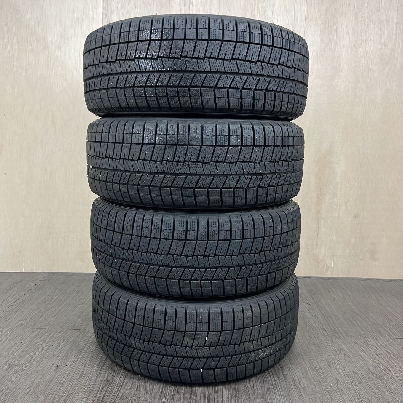[タイヤのみ]スタッドレスタイヤ 235/50R18 DUNLOP WINTERMAXX WM03 4本セット #169T40426