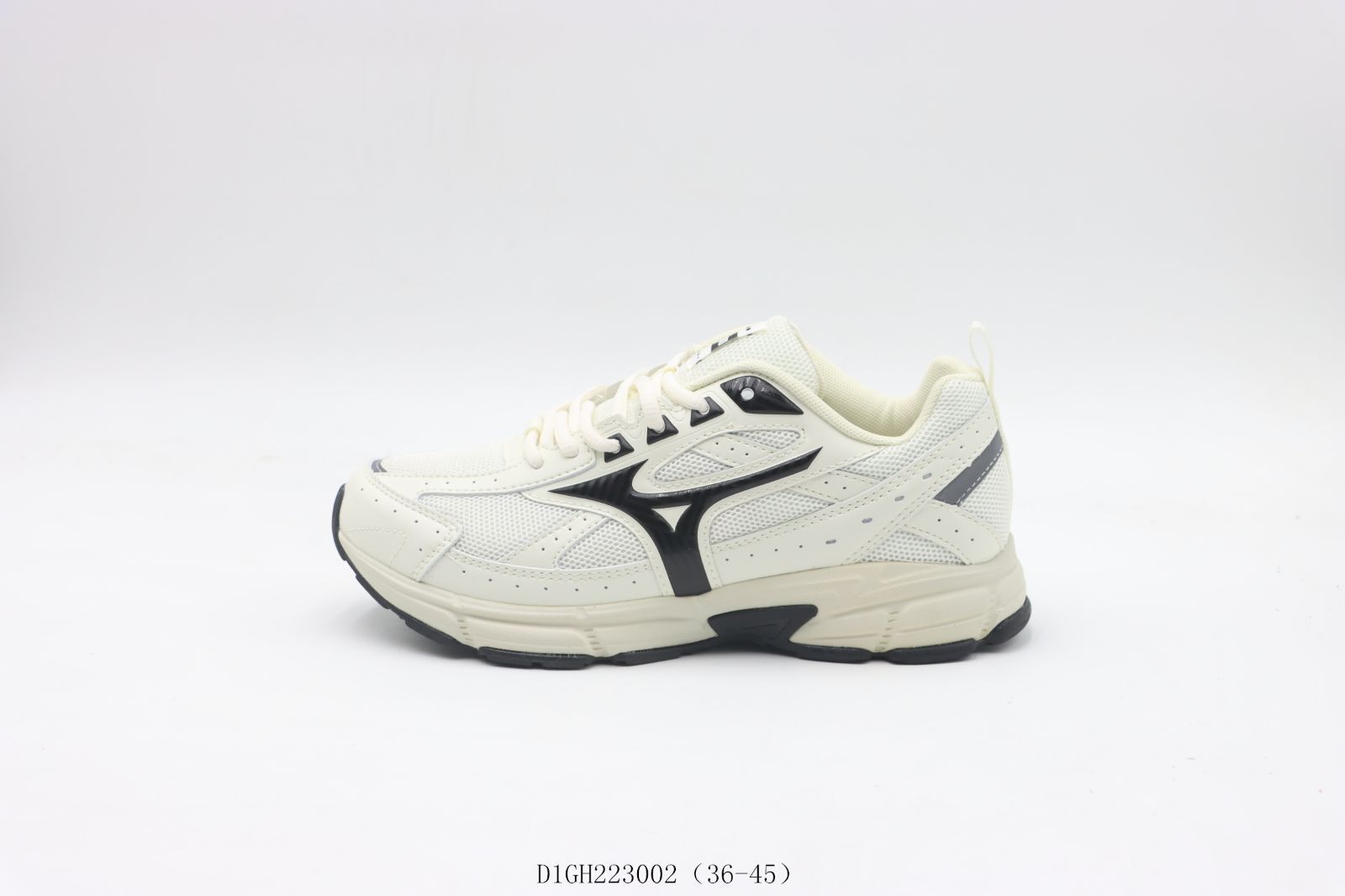 【今日特価】ミズノのランニングシューズ ホワイト＆ブラック D1GH223002-MM輸入2