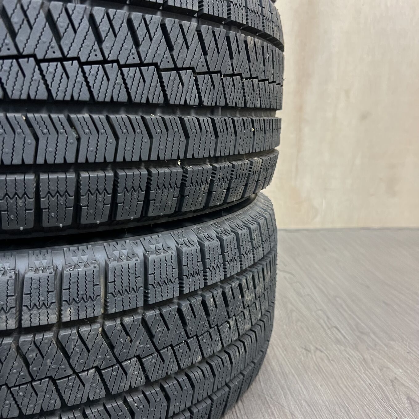 タイヤのみ]スタッドレスタイヤ 205/55R16 BRIDGESTONE BLIZZAK XG02 4 