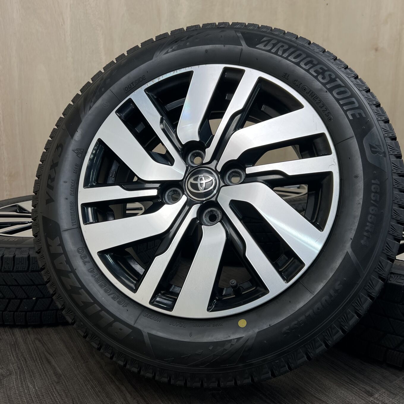 [セット]純正TOYOTA 14インチ + BRIDGESTONE スタッドレスタイヤ 165/65R14 #179S40426