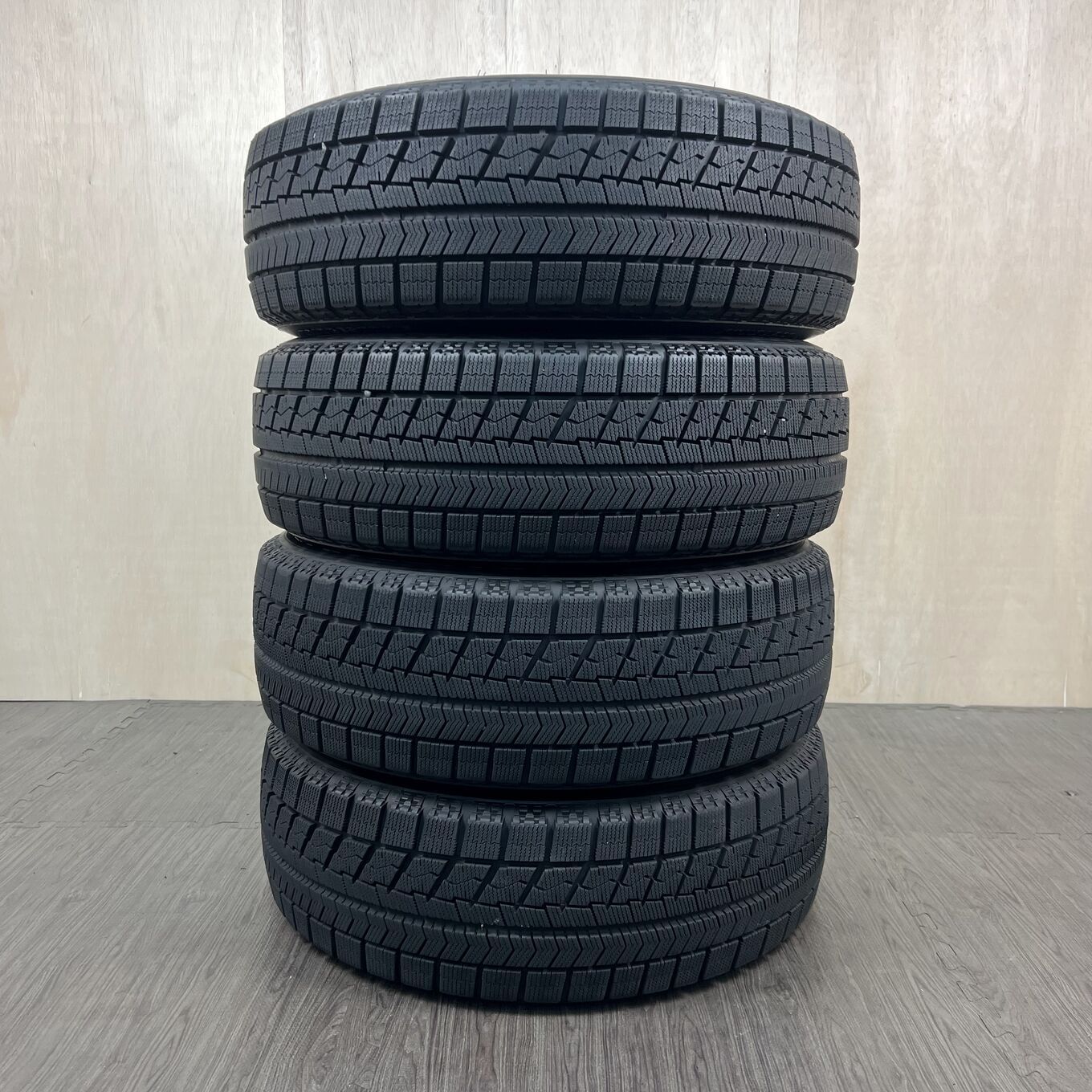 [タイヤのみ]スタッドレスタイヤ 215/65R16 BRIDGESTONE BLIZZAK VRX 4本セット #180T40925