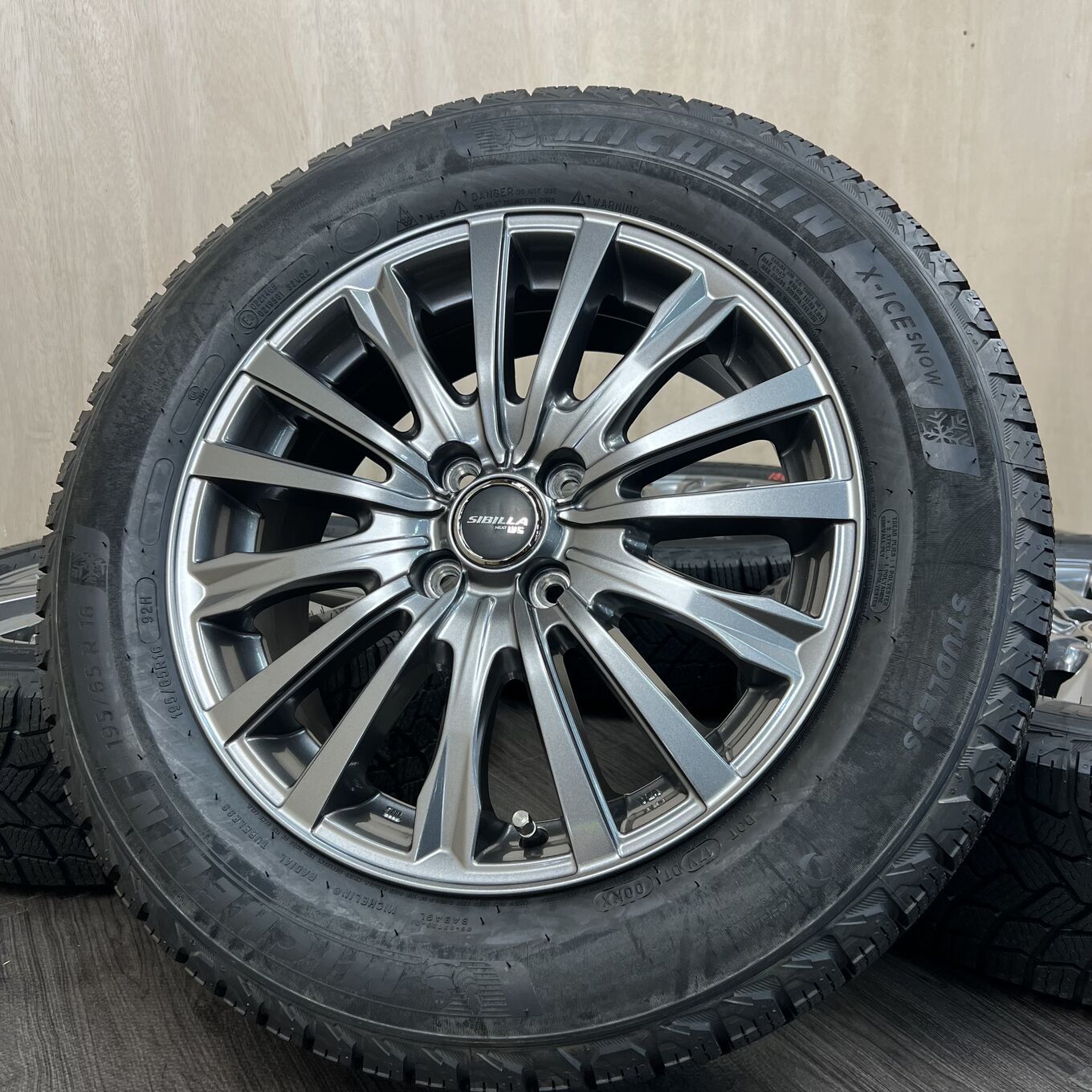 [セット]TOPY 16インチ + MICHELIN スタッドレスタイヤ 195/65R16 #186S40426