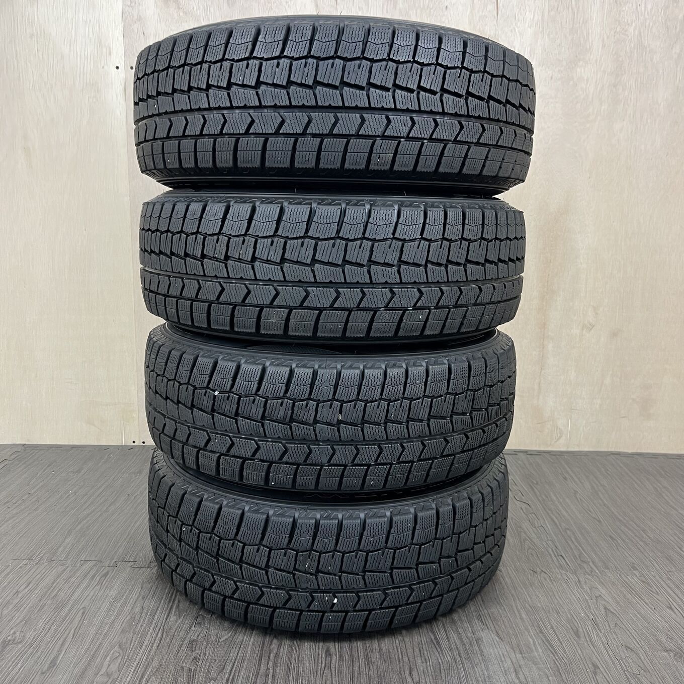[タイヤのみ]スタッドレスタイヤ 195/65R15 DUNLOP WINTERMAXX WM02 4本セット #189T40426