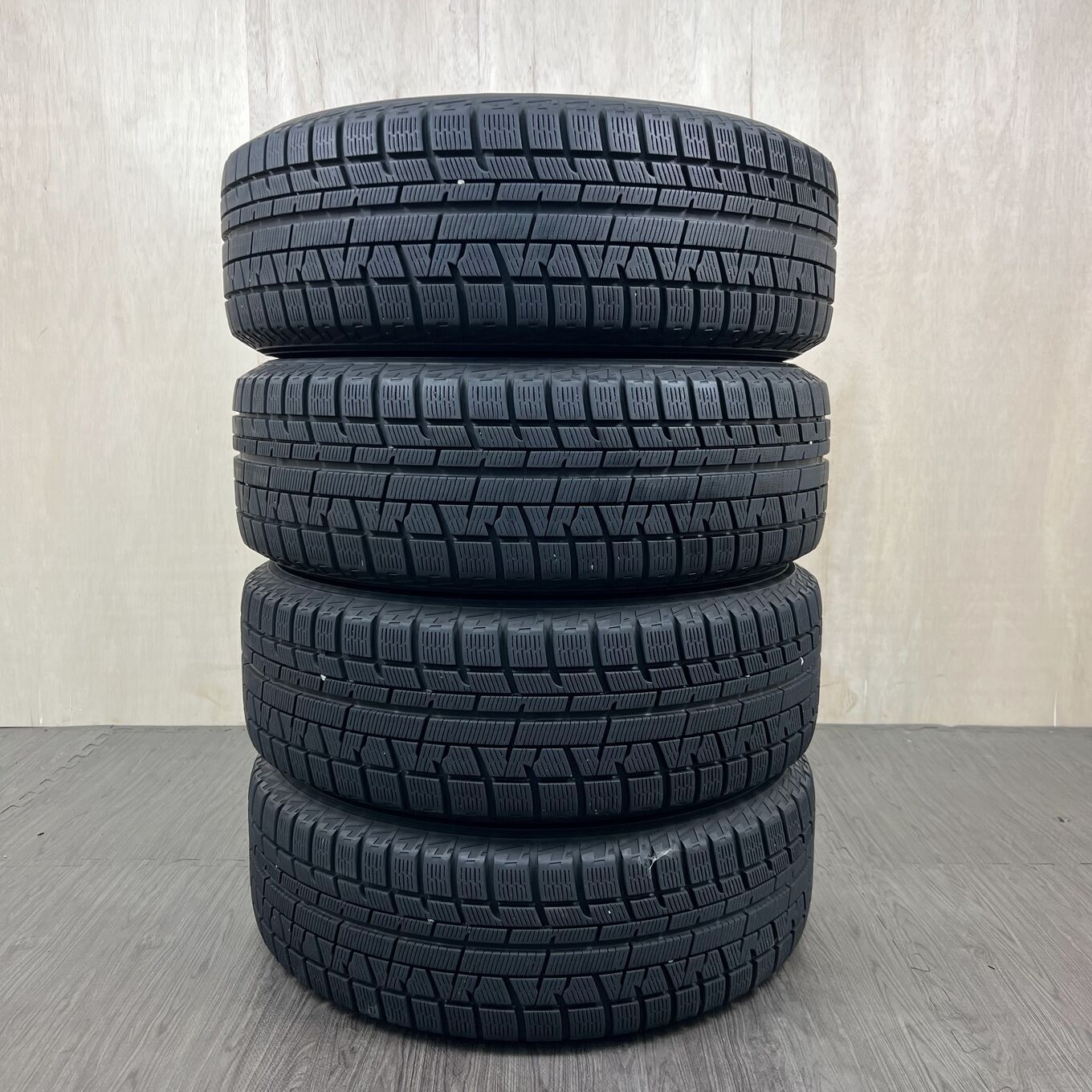 [タイヤのみ]スタッドレスタイヤ 215/60R16 YOKOHAMA ICE GUARD IG50 4本セット #190T40925