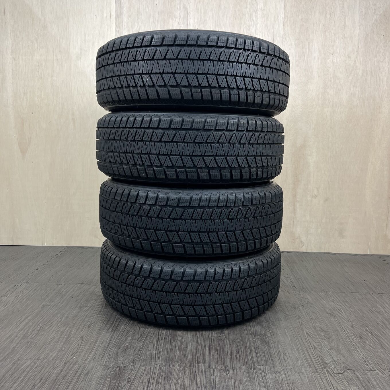 [タイヤのみ]スタッドレスタイヤ 235/60R18 BRIDGESTONE BLIZZAK DM-V3 4本セット #192T40426