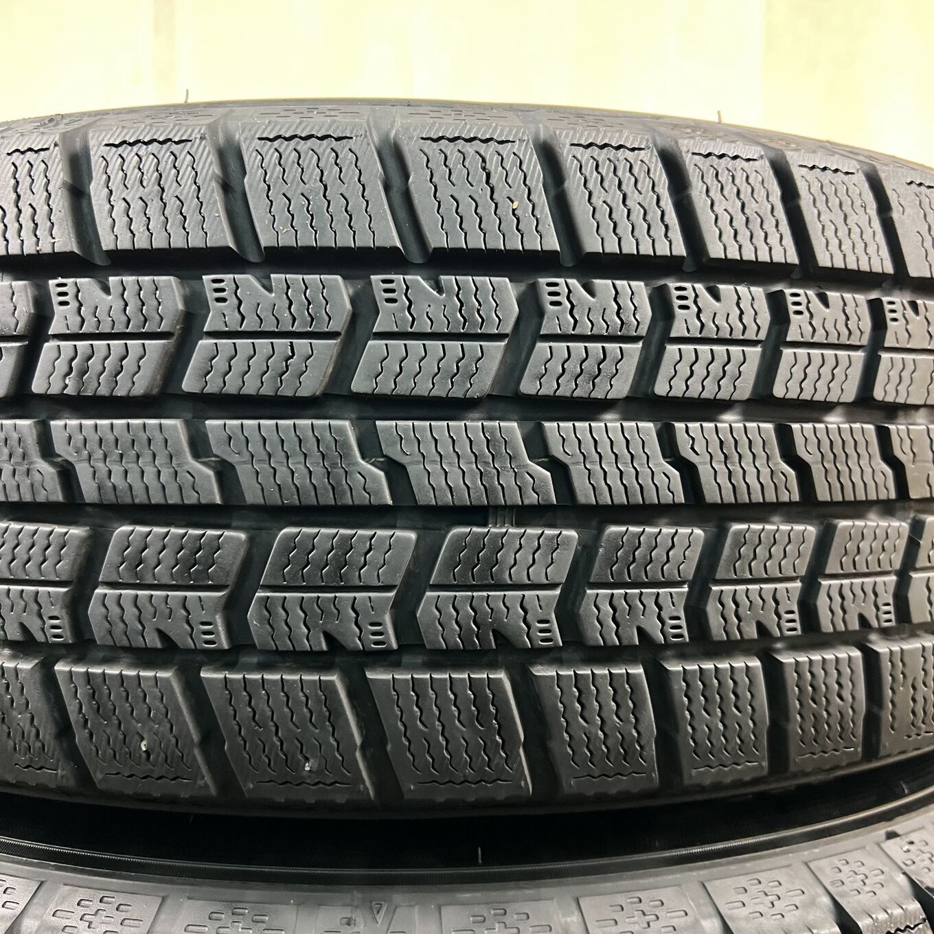 タイヤのみ]スタッドレスタイヤ 195/65R16 GOODYEAR ICE NAVI 7 4本