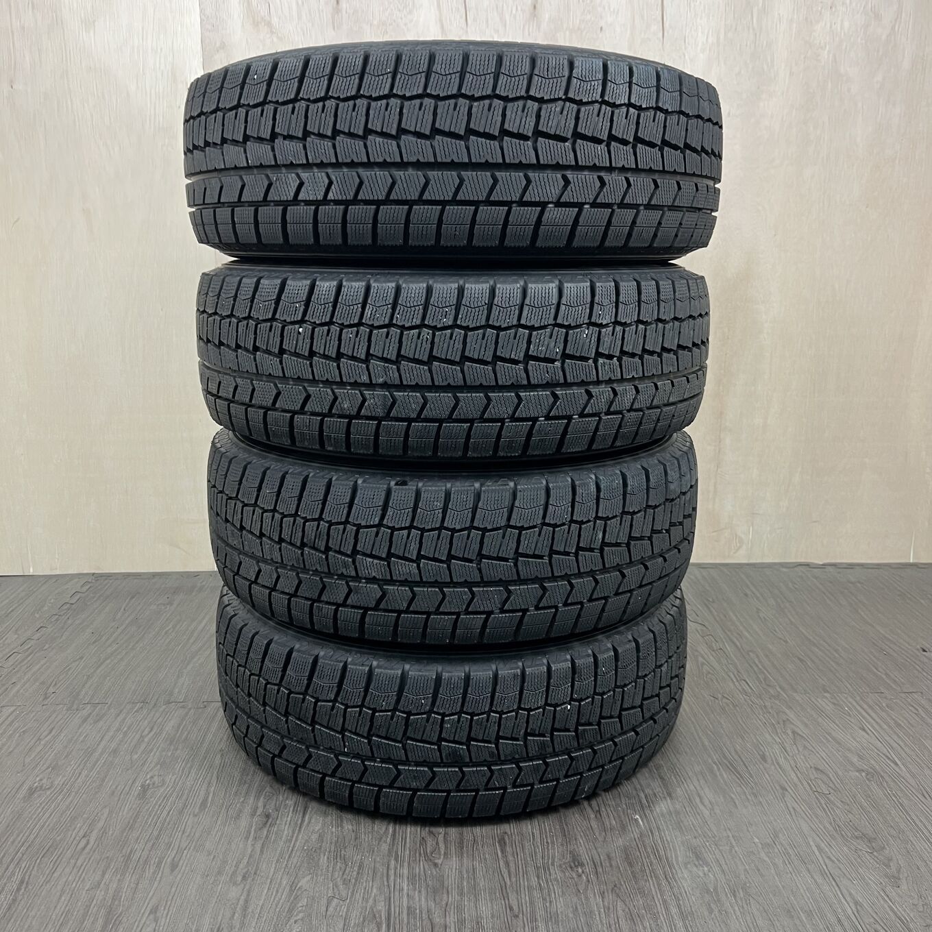 [タイヤのみ]スタッドレスタイヤ 215/65R16 DUNLOP WINTERMAXX WM02 4本セット #232T40925