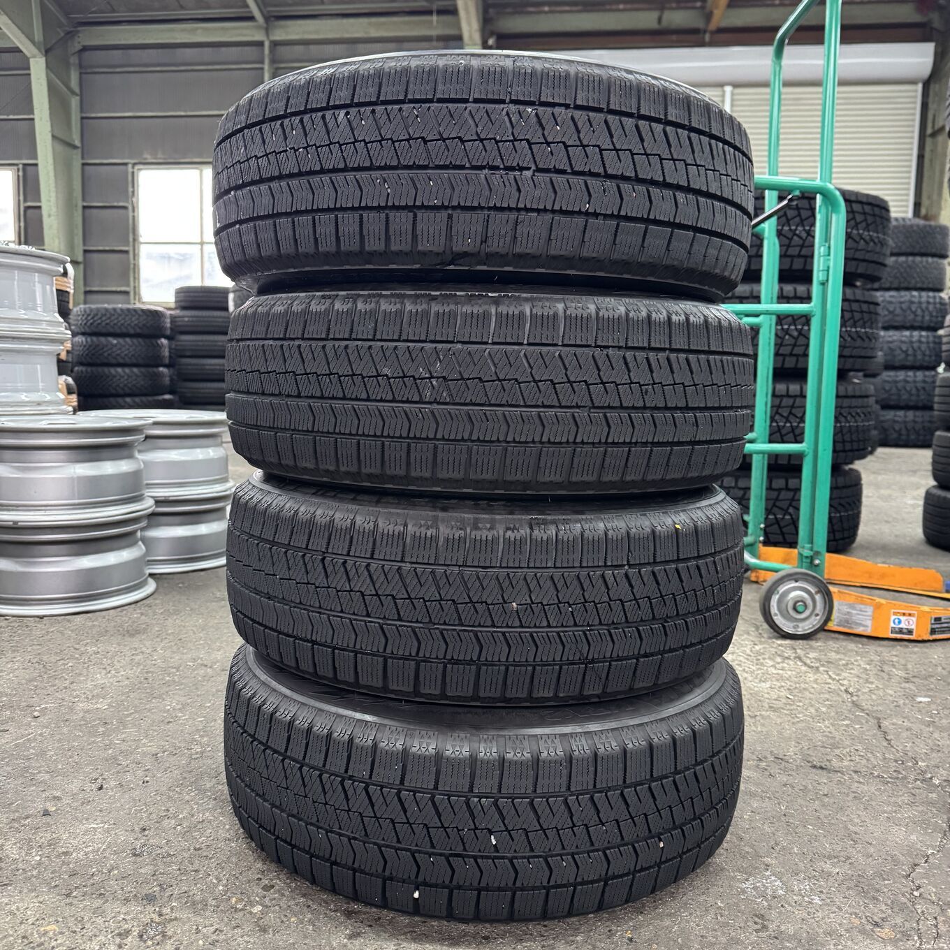 [タイヤのみ]スタッドレスタイヤ 195/60R16 BRIDGESTONE BLIZZAK VRX2 4本セット #274T40925