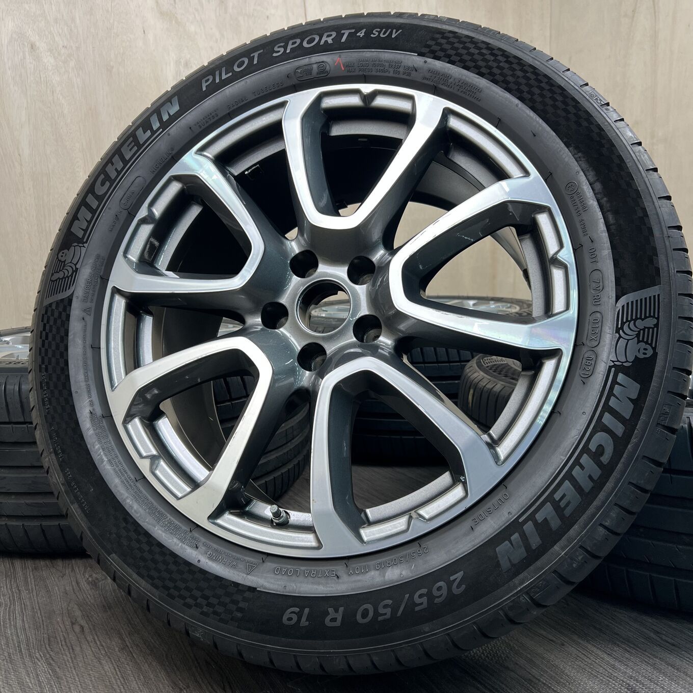 [セット]純正MASERATI 19インチ + MICHELIN サマータイヤ 295/45R19 #30S40426