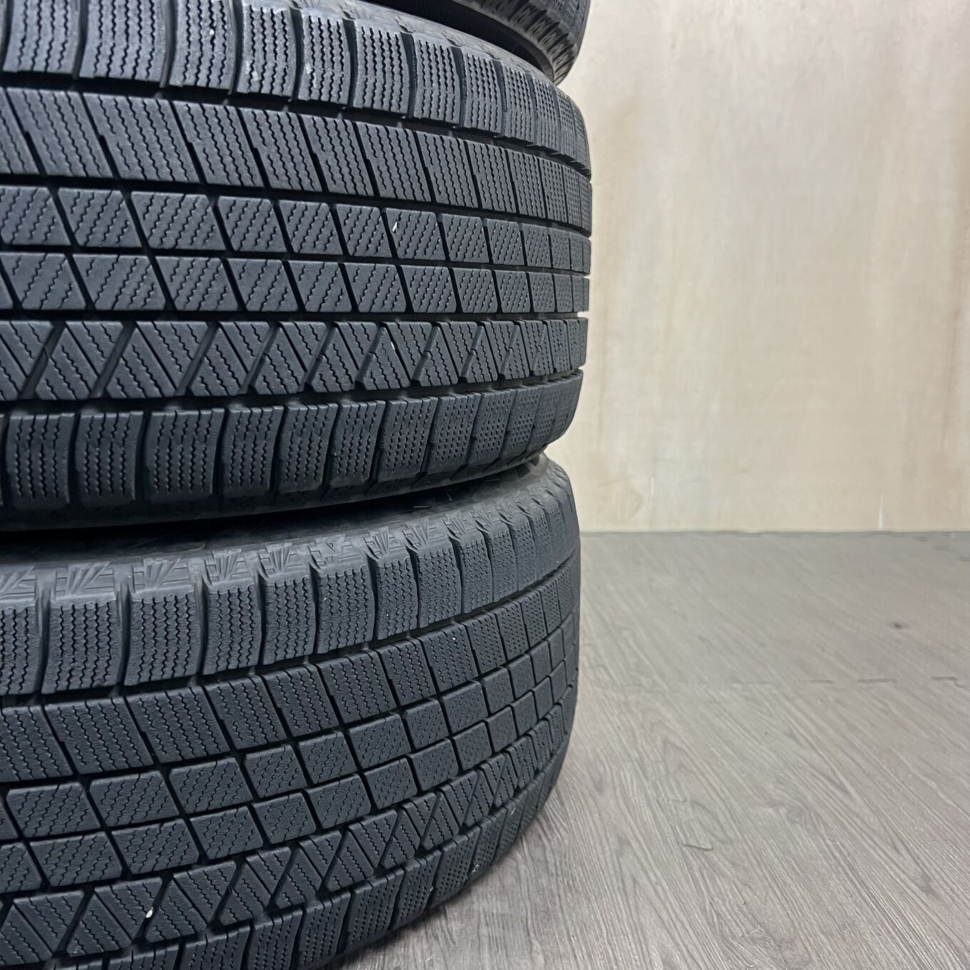 タイヤのみ]スタッドレスタイヤ 225/50R18 BRIDGESTONE BLIZZAK VRX3 4 
