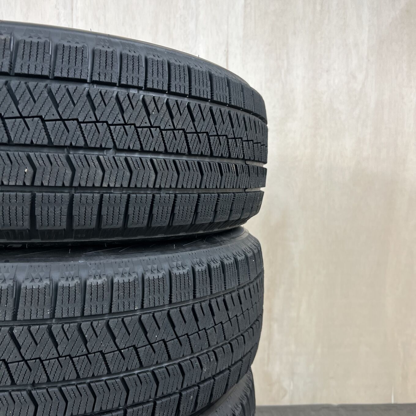 タイヤのみ]スタッドレスタイヤ 215/60R17 BRIDGESTONE BLIZZAK VRX2 4