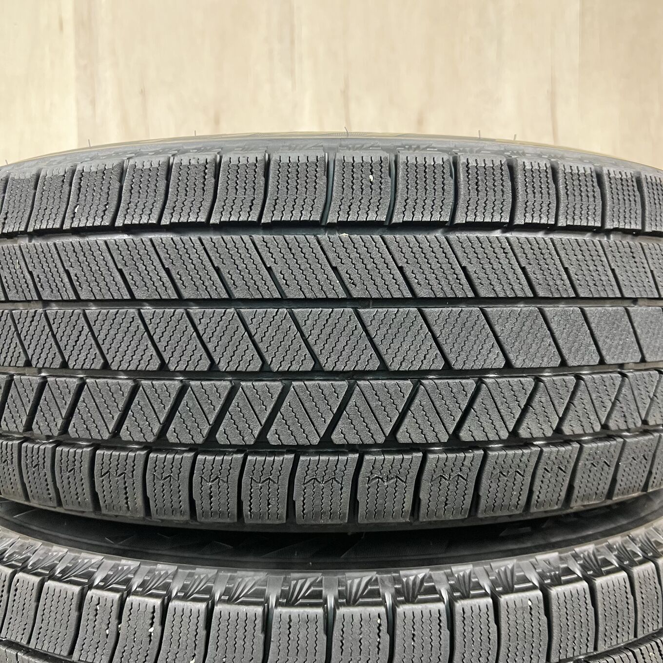 タイヤのみ]スタッドレスタイヤ 205/65R16 BRIDGESTONE BLIZZAK VRX3 4 