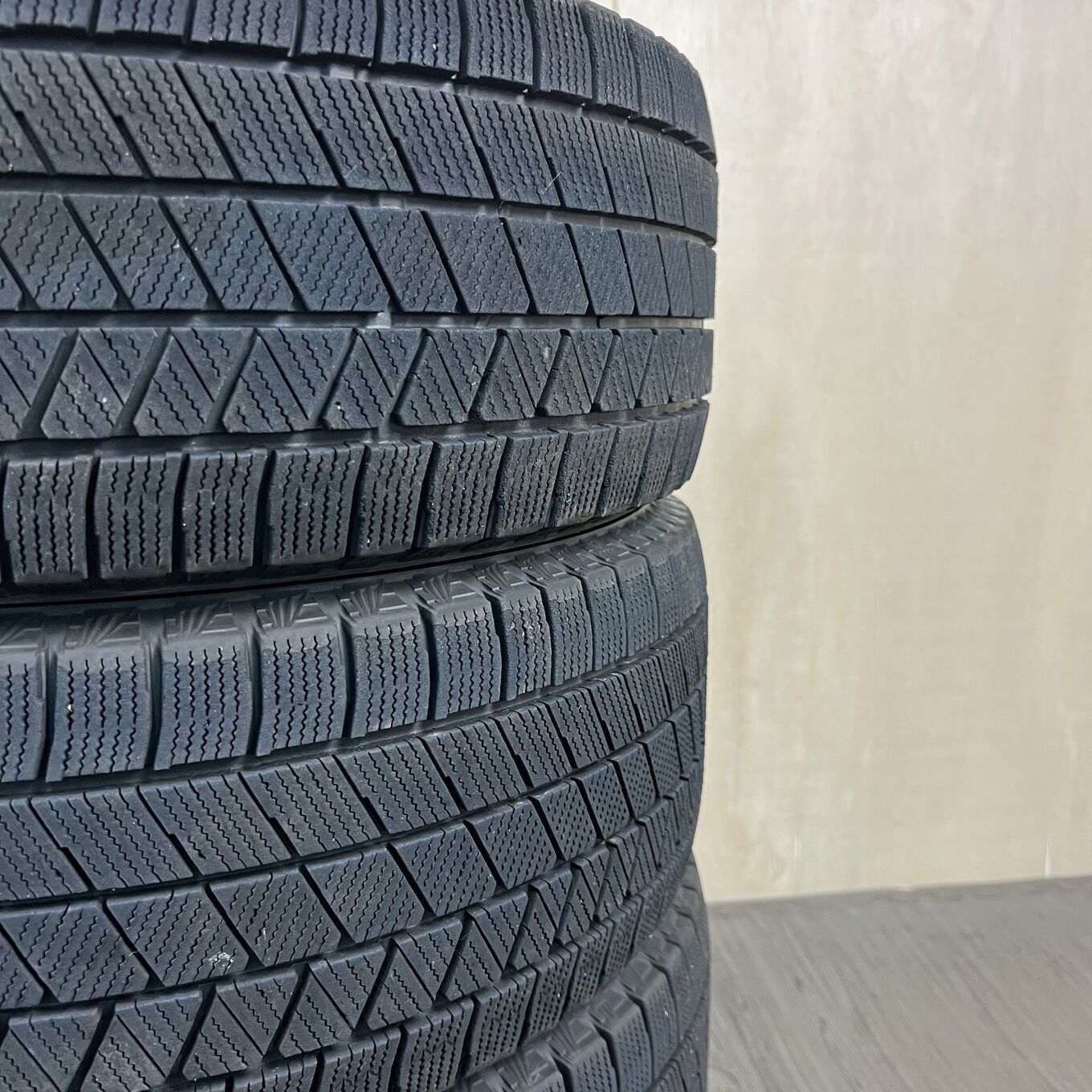 タイヤのみ]スタッドレスタイヤ 215/55R16 BRIDGESTONE BLIZZAK VRX3 4