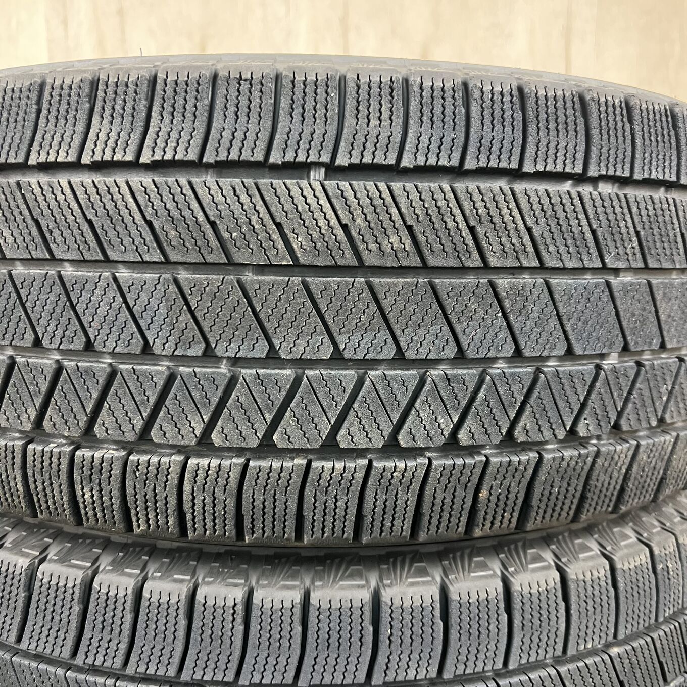 タイヤのみ]スタッドレスタイヤ 215/55R16 BRIDGESTONE BLIZZAK VRX3 4