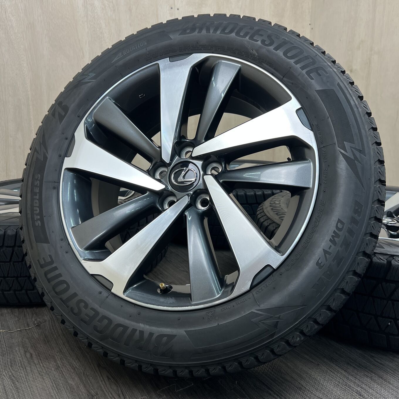 [セット]LEXUS 18インチ + BRIDGESTONE スタッドレスタイヤ 225/60R18 #42S40426