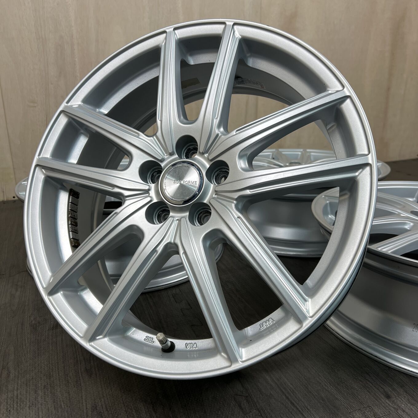 [セット]BRIDGESTONE 17インチ + GOODYEAR スタッドレスタイヤ 195/60R17 #439S40925