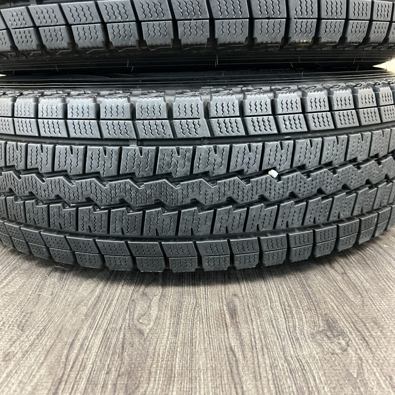 タイヤのみ]スタッドレスタイヤ 195/80R15 DUNLOP WINTER MAXX SV01 4
