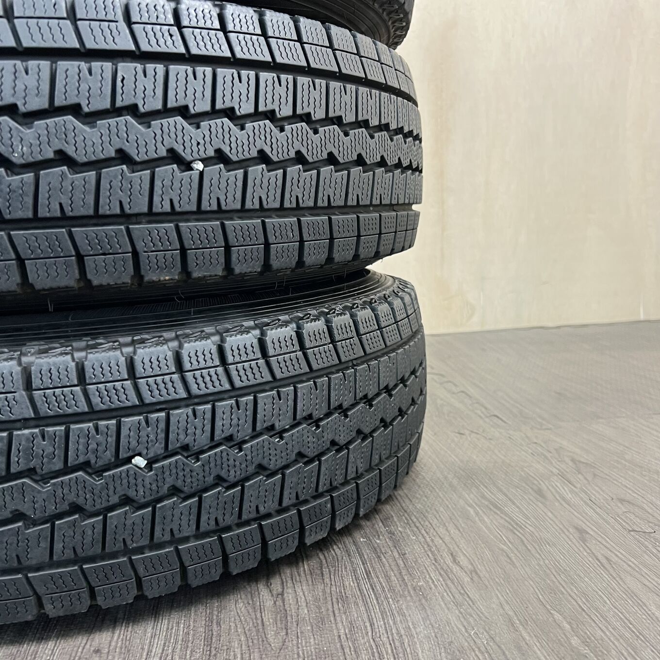 タイヤのみ]スタッドレスタイヤ 195/80R15 DUNLOP WINTER MAXX SV01 4