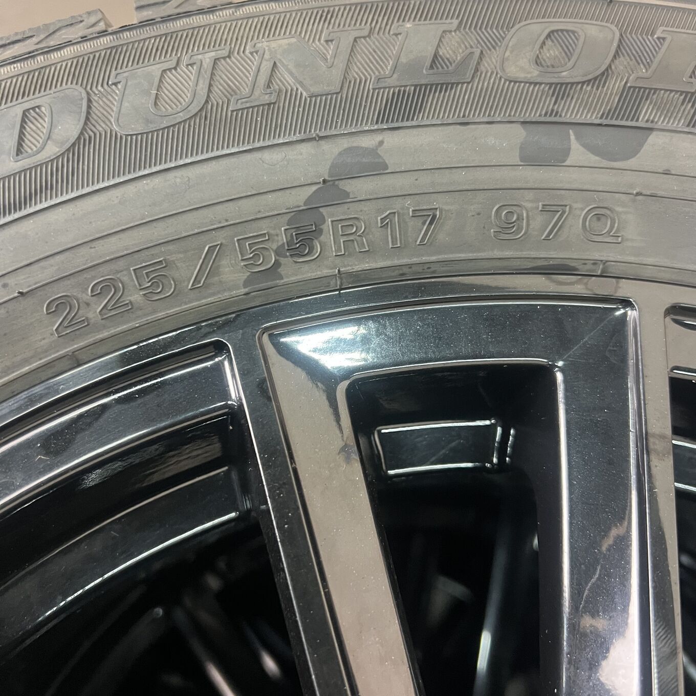 タイヤのみ]スタッドレスタイヤ 225/55R17 DUNLOP WINTERMAXX WM02 4本 