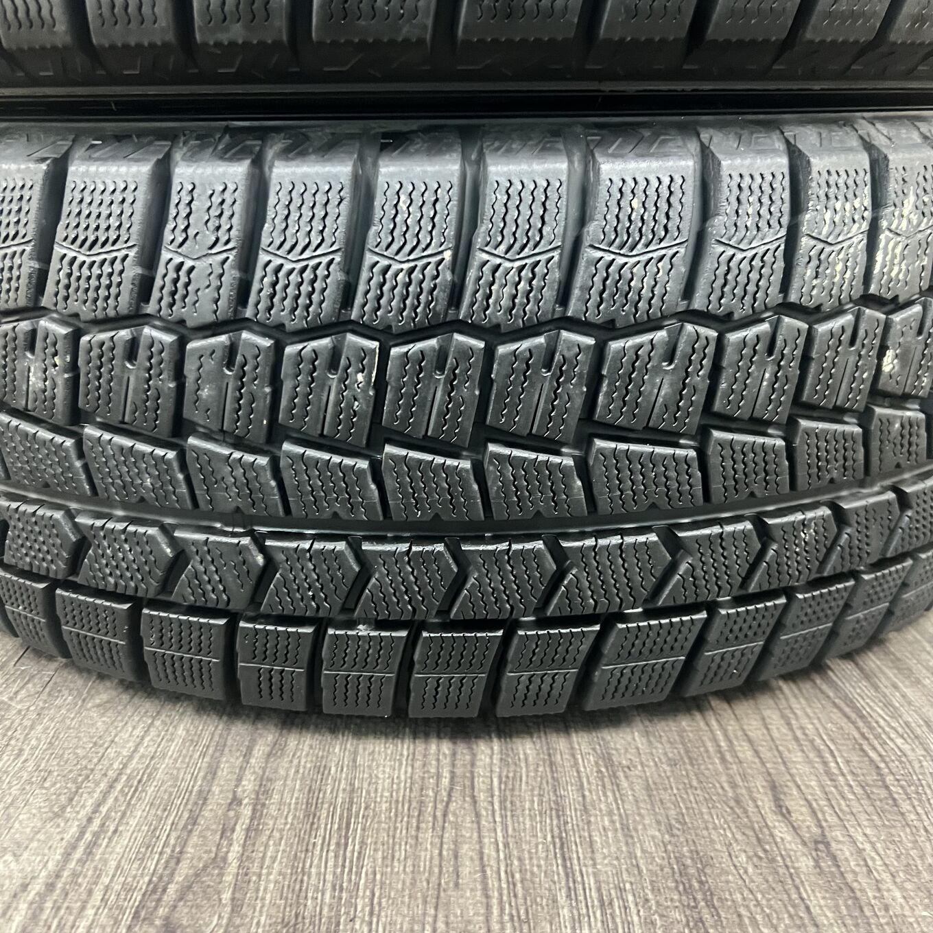 タイヤのみ]スタッドレスタイヤ 225/55R17 DUNLOP WINTERMAXX WM02 4本 