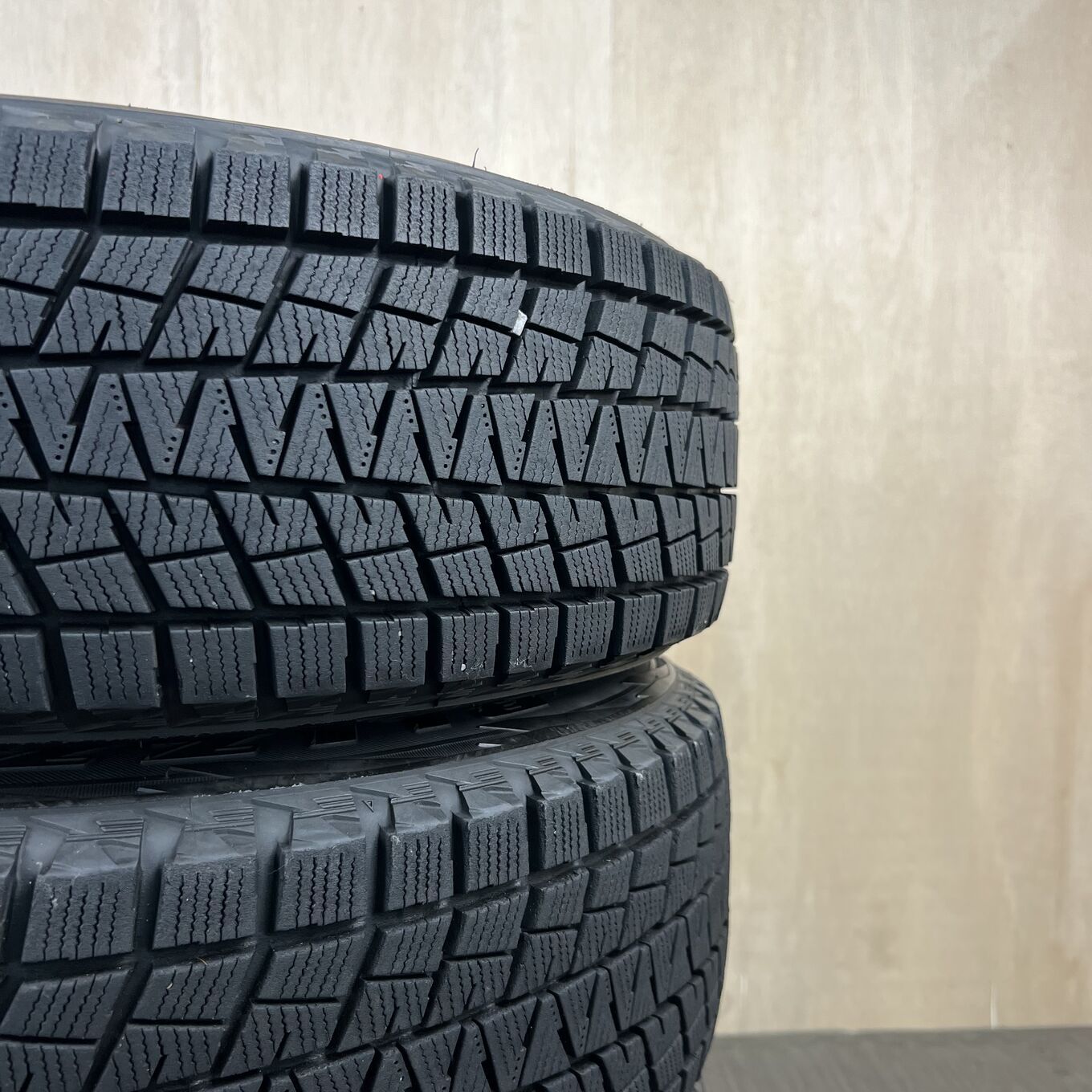 タイヤのみ]スタッドレスタイヤ 215/65R16 BRIDGESTONE BLIZZAK DM-V1 