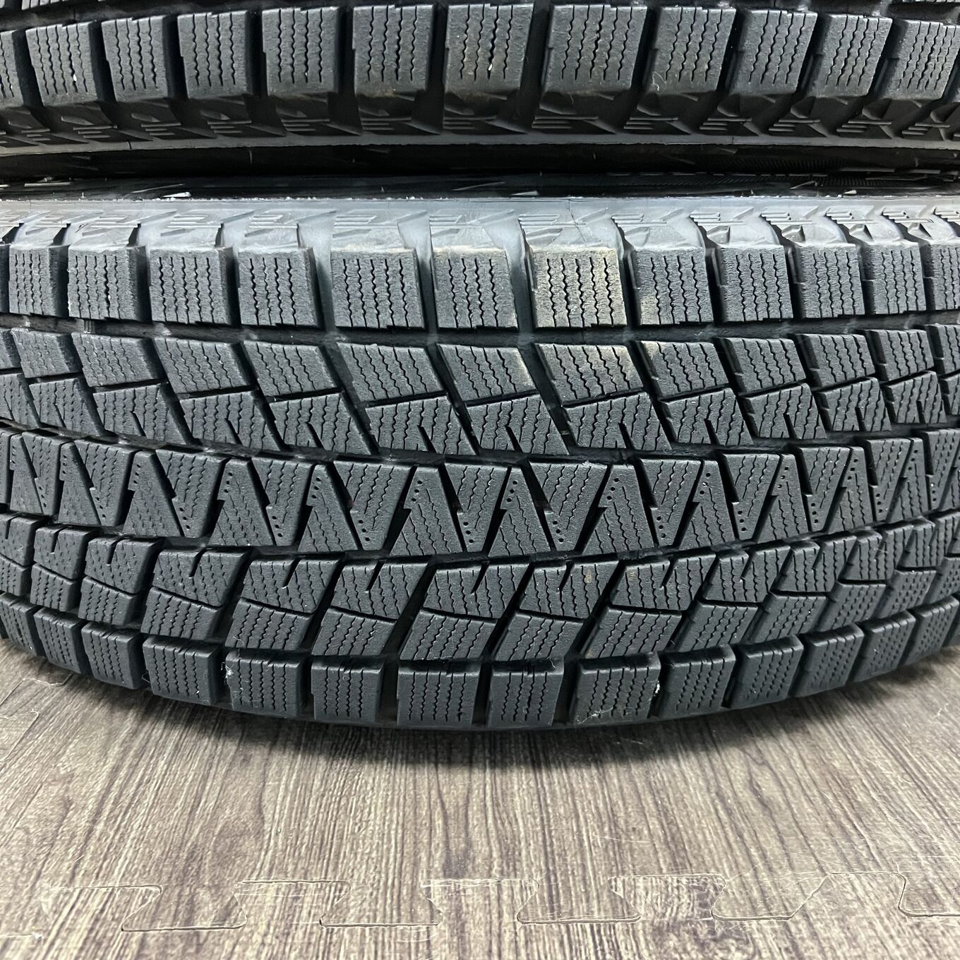 タイヤのみ]スタッドレスタイヤ 215/65R16 BRIDGESTONE BLIZZAK DM-V1 