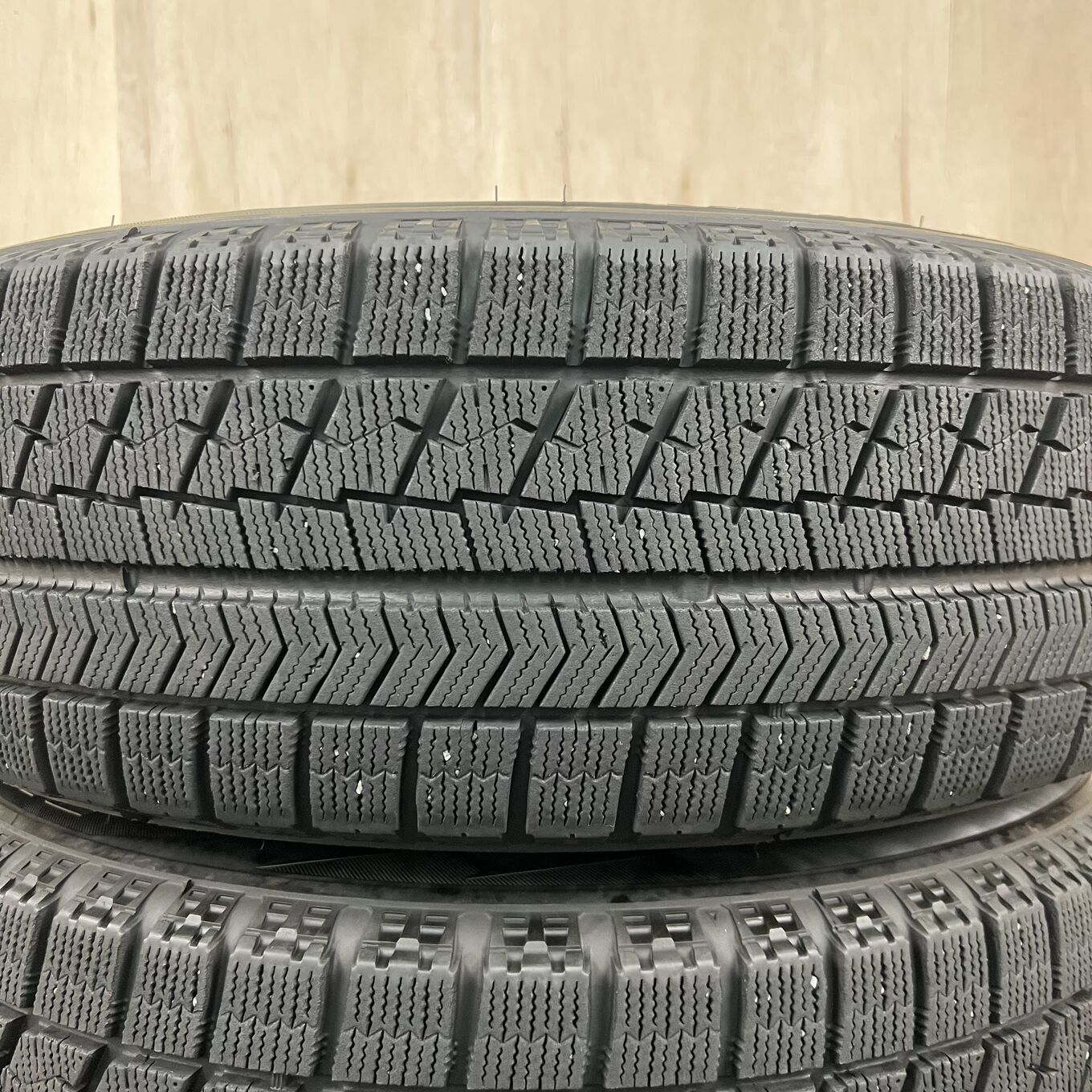 タイヤのみ]スタッドレスタイヤ 215/65R16 BRIDGESTONE BLIZZAK VRX 4