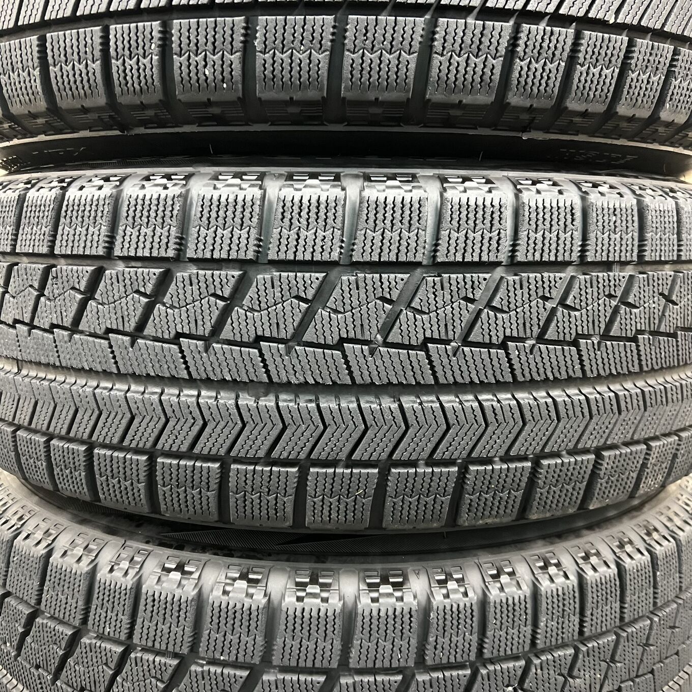 タイヤのみ]スタッドレスタイヤ 215/65R16 BRIDGESTONE BLIZZAK VRX 4
