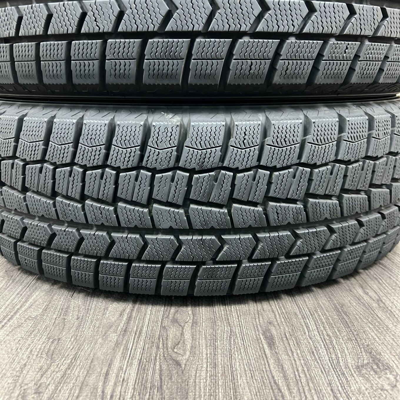 タイヤのみ]スタッドレスタイヤ 195/65R16 DUNLOP WINTERMAXX WM02 4本 