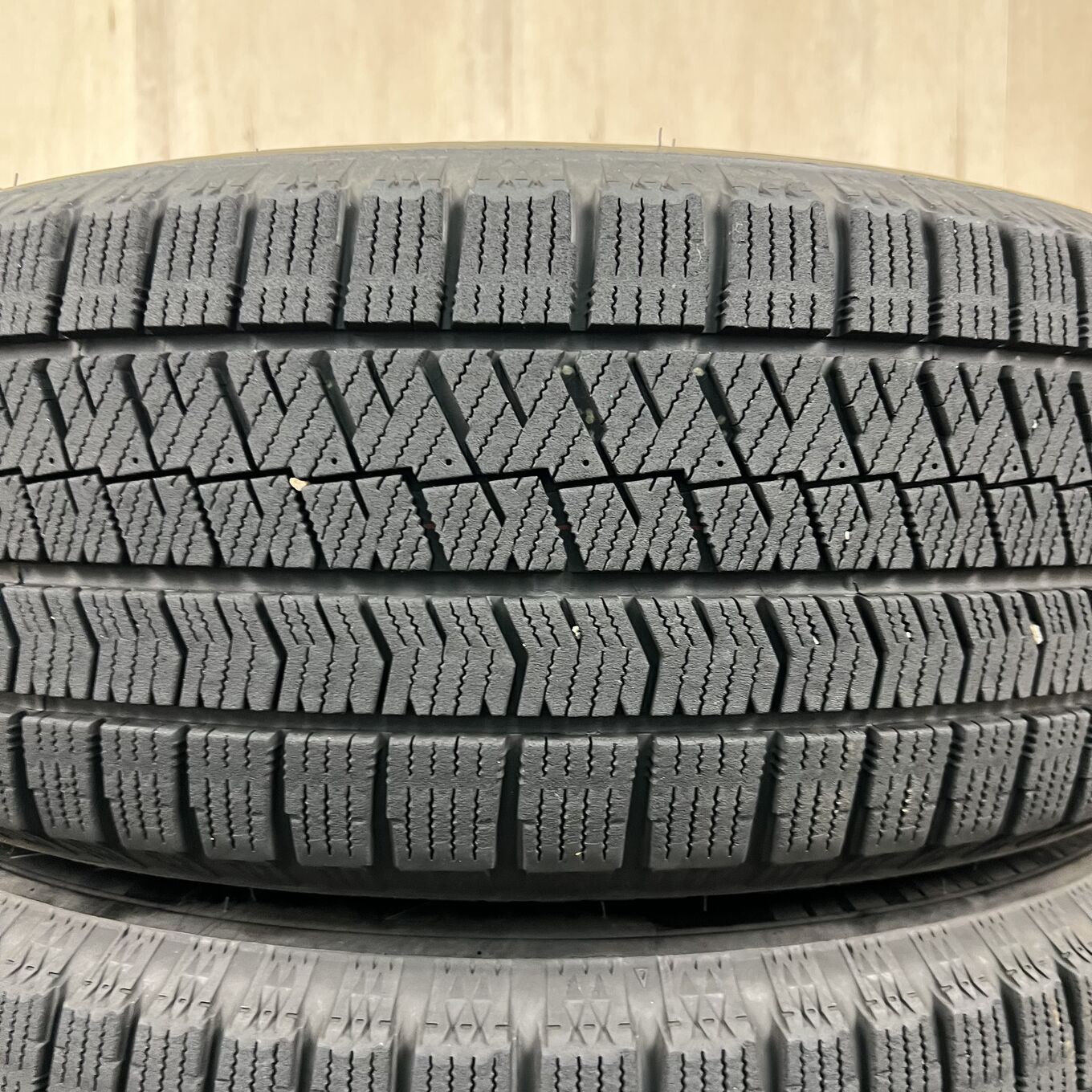タイヤのみ]スタッドレスタイヤ 215/60R16 BRIDGESTONE BLIZZAK VRX2 4 