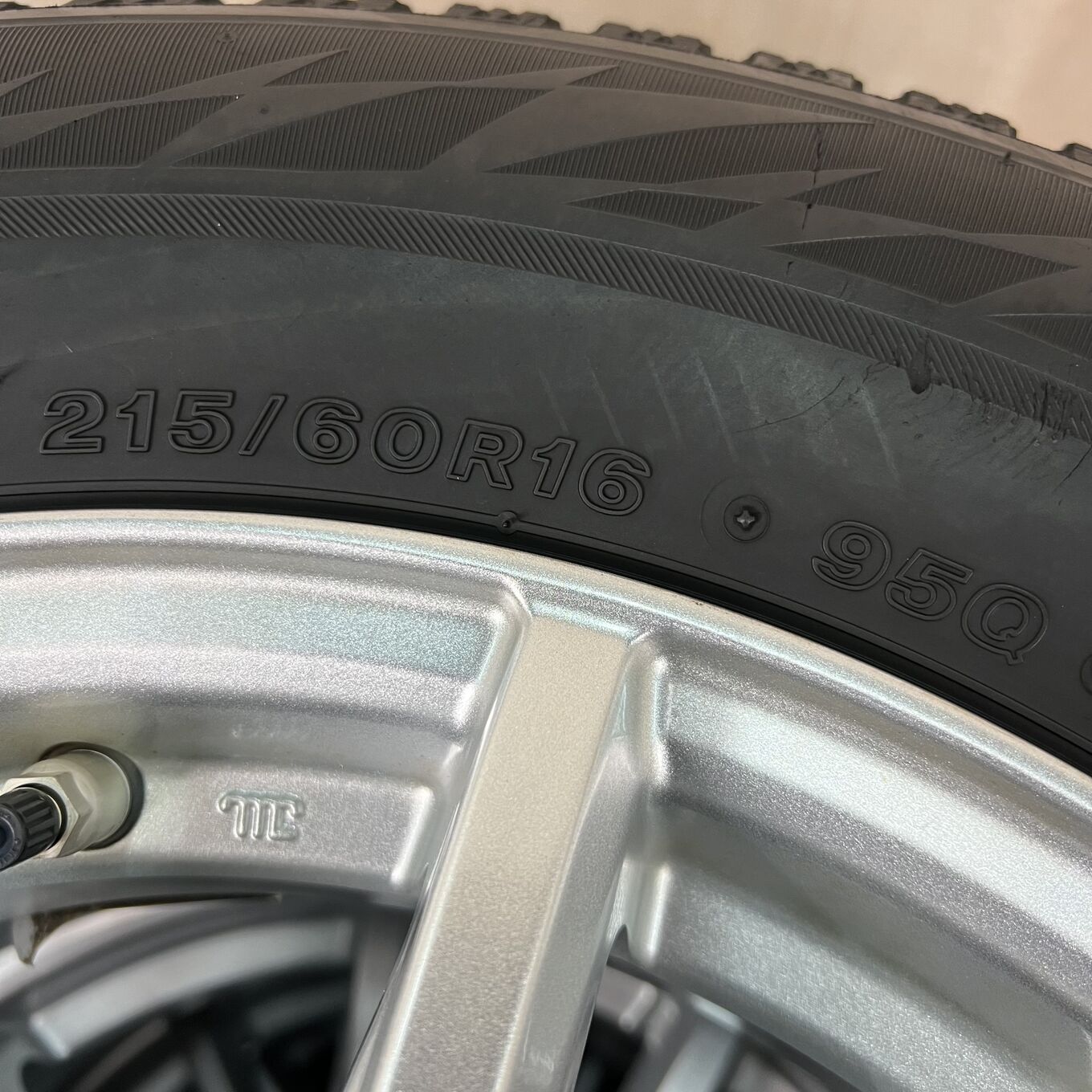 タイヤのみ]スタッドレスタイヤ 215/60R16 BRIDGESTONE BLIZZAK VRX2 4