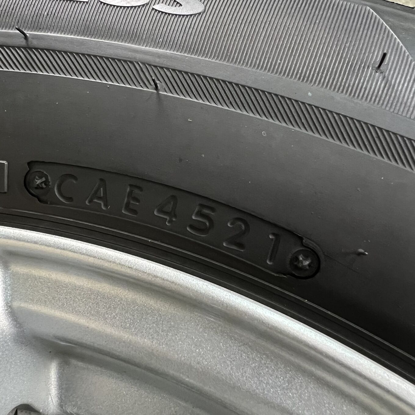 タイヤのみ]スタッドレスタイヤ 215/60R16 BRIDGESTONE BLIZZAK VRX2 4