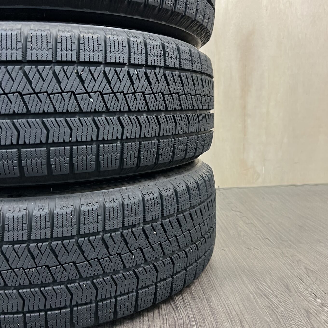 タイヤのみ]スタッドレスタイヤ 215/60R16 BRIDGESTONE BLIZZAK VRX2 4