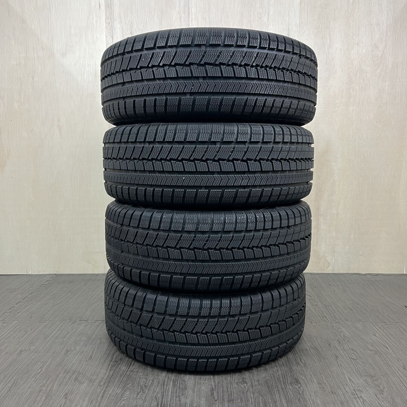 [タイヤのみ]スタッドレスタイヤ 225/55R17 HIFLY WIN-TURI 4本セット #514T40925