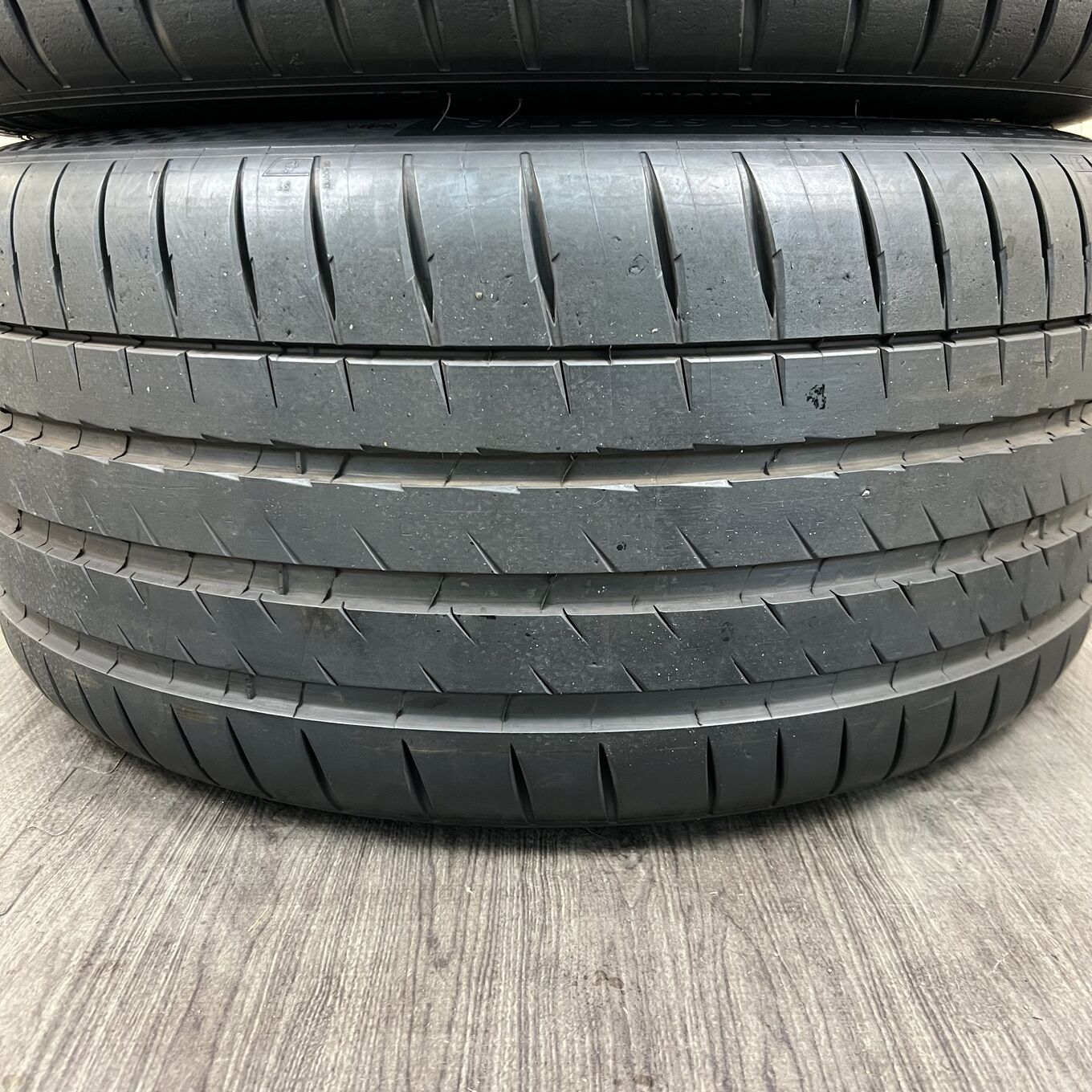 送料無料 新品 4本セット(002092) 265/40R20 104H PIRELLI P ZERO NERO