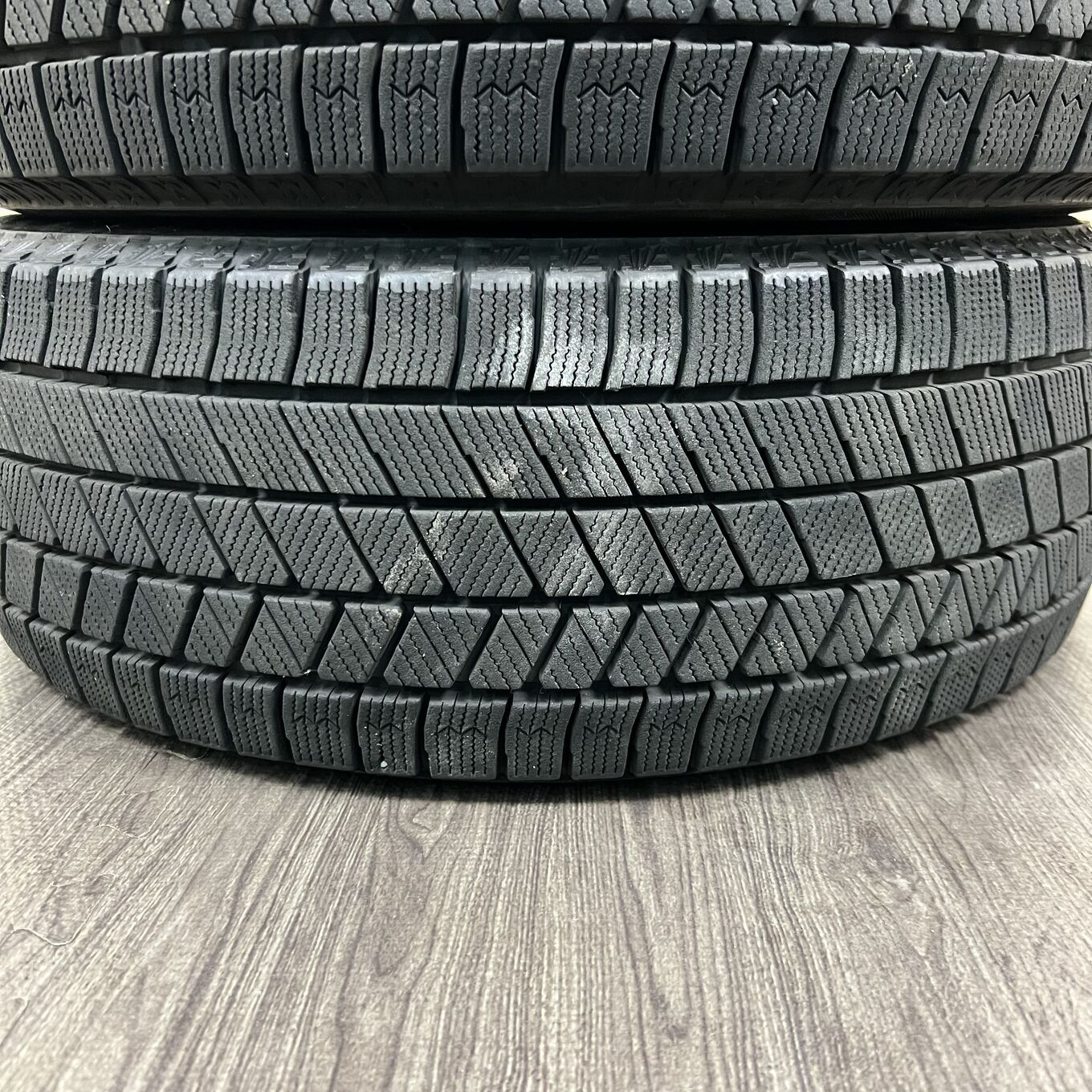 タイヤのみ]スタッドレスタイヤ 195/55R16 BRIDGESTONE BLIZZAK VRX3 4