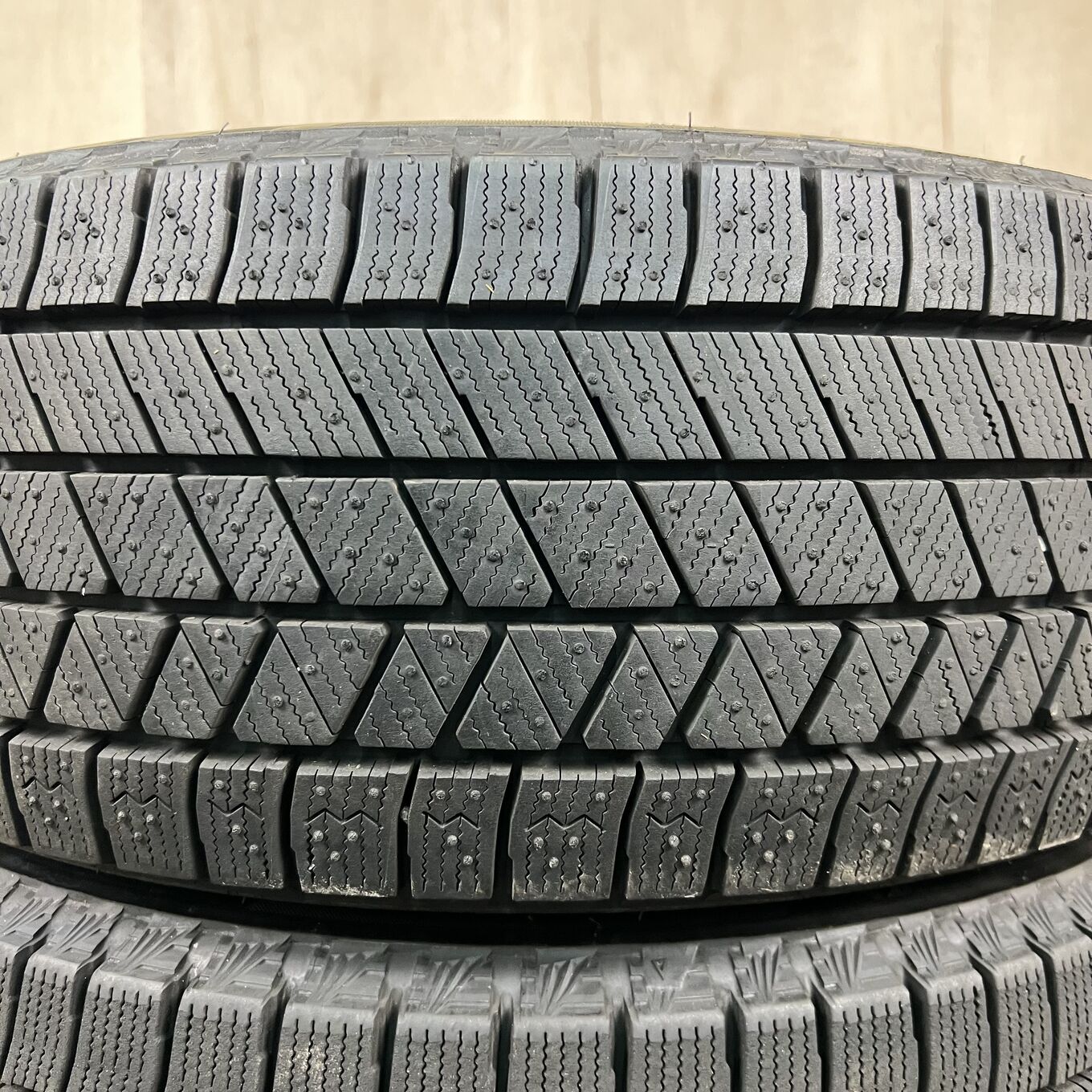 タイヤのみ]スタッドレスタイヤ 195/55R16 BRIDGESTONE BLIZZAK VRX3 4